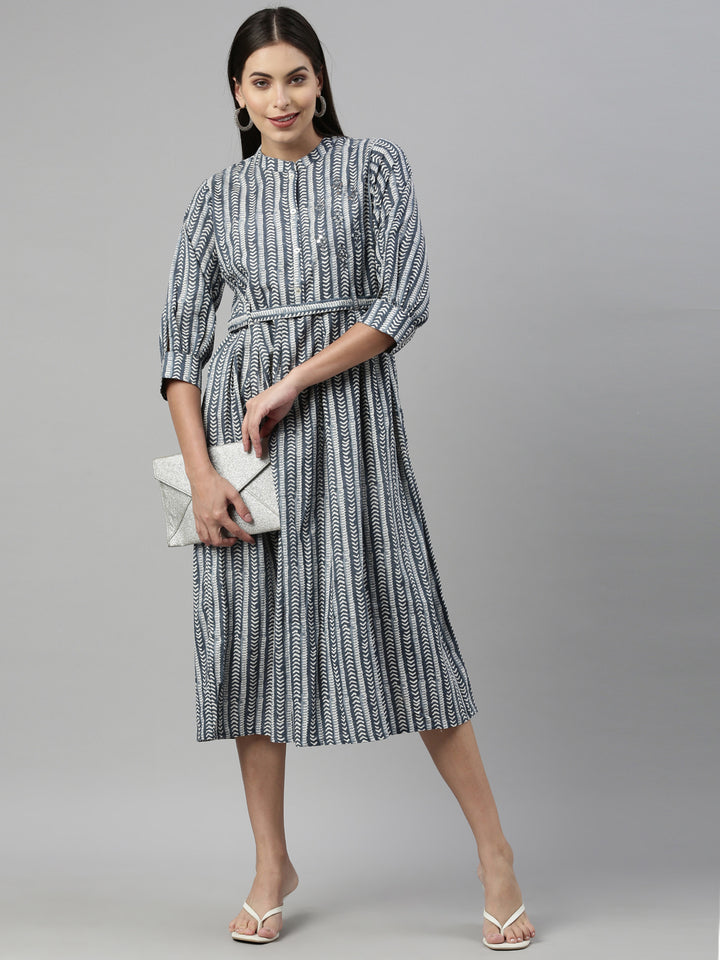 Neerus Grey viscose rayon printed kurti - detail view 3
