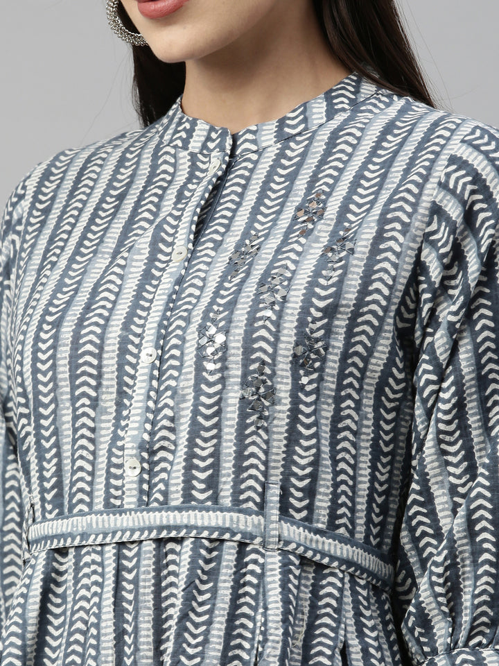 Neerus Grey viscose rayon printed kurti - detail view 5