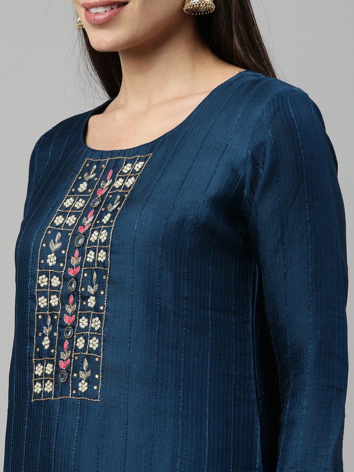 Neerus Blue silk kurta - detail view 4