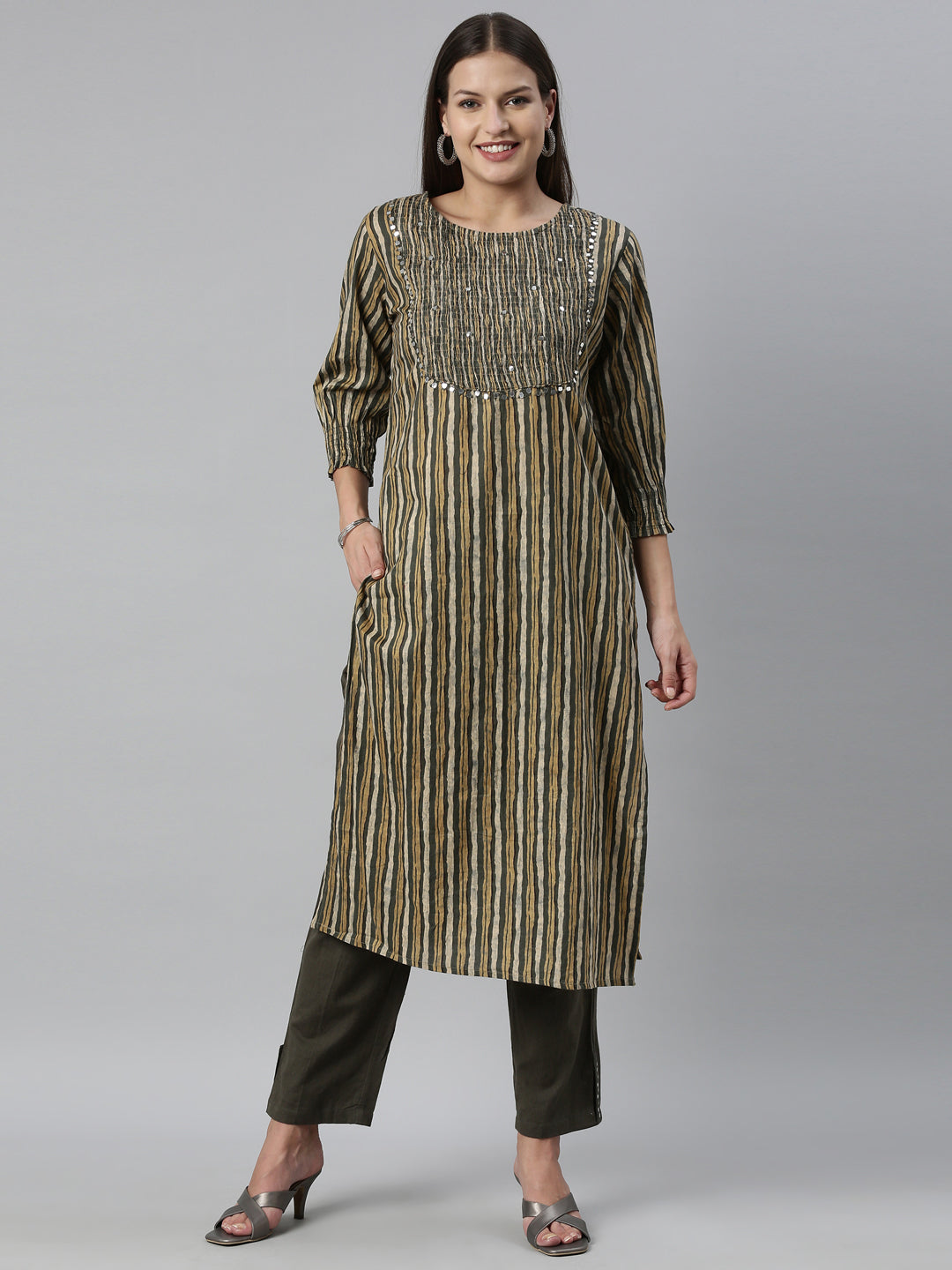Neerus Green cotton printed kurta set - detail view 8