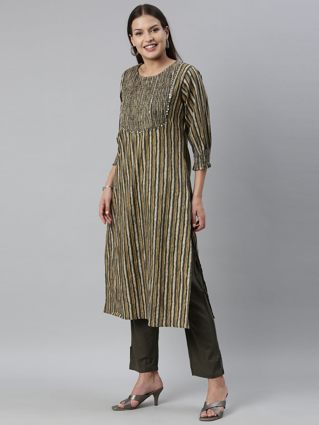 Neeru'S M Green Color Cotton Fabric Kurta Set