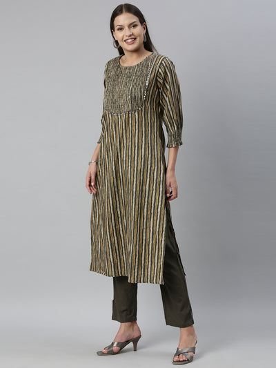 Neeru'S M Green Color Cotton Fabric Kurta Set