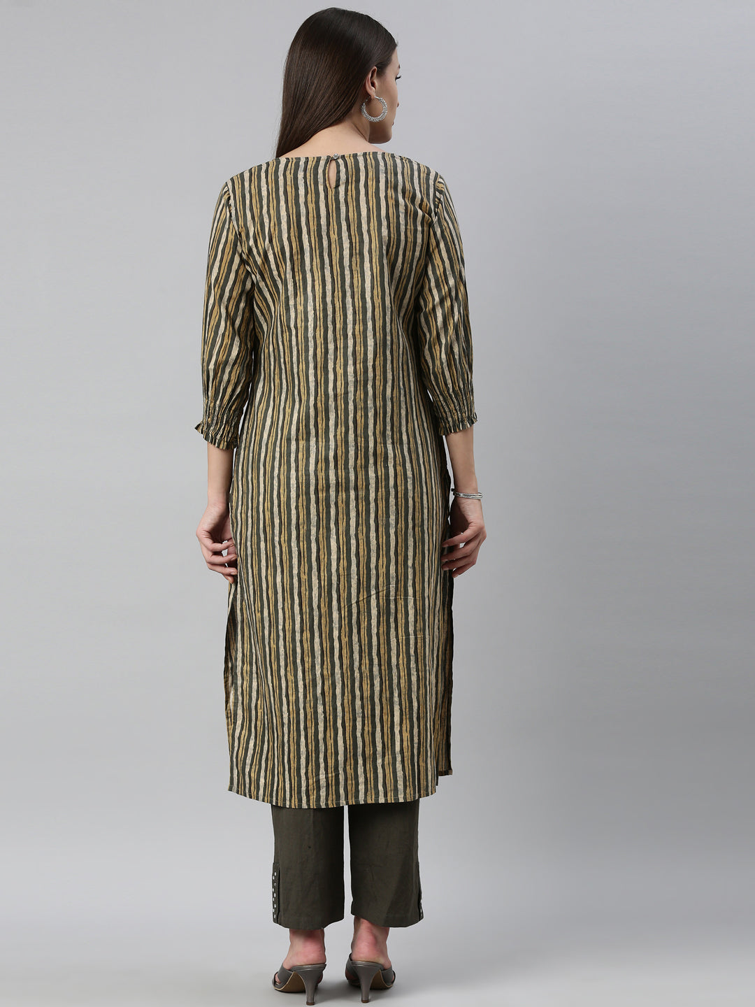 Neerus Green cotton printed kurta set - detail view 3