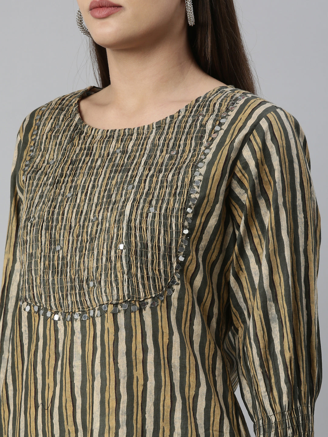 Neerus Green cotton printed kurta set - detail view 6