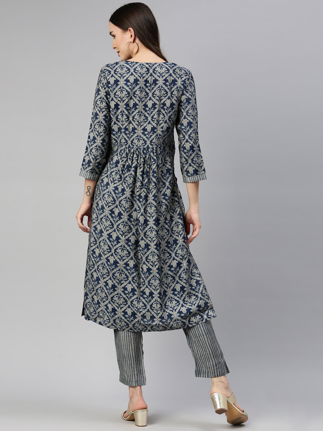 Neerus Blue muslin straight kurta set - detail view 2
