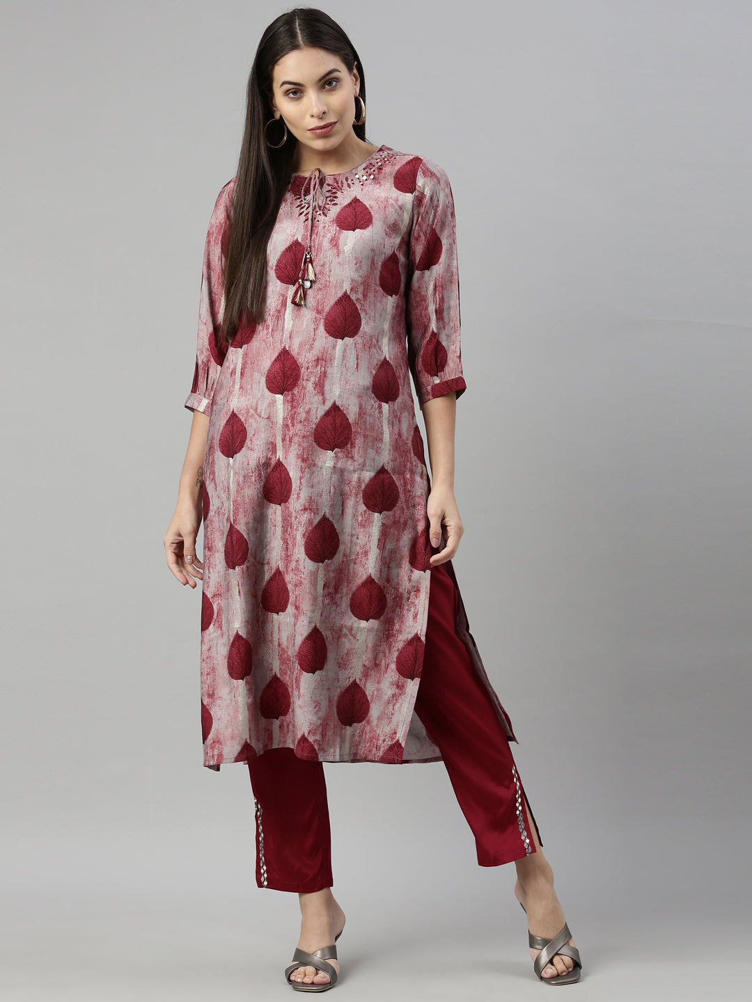 Neerus Maroon modal printed suit set - detail view 3