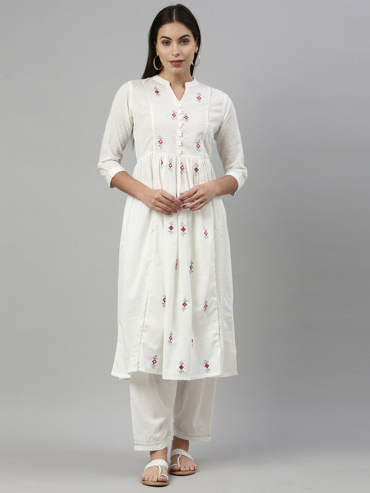 Neerus White cotton suit set - detail view 7