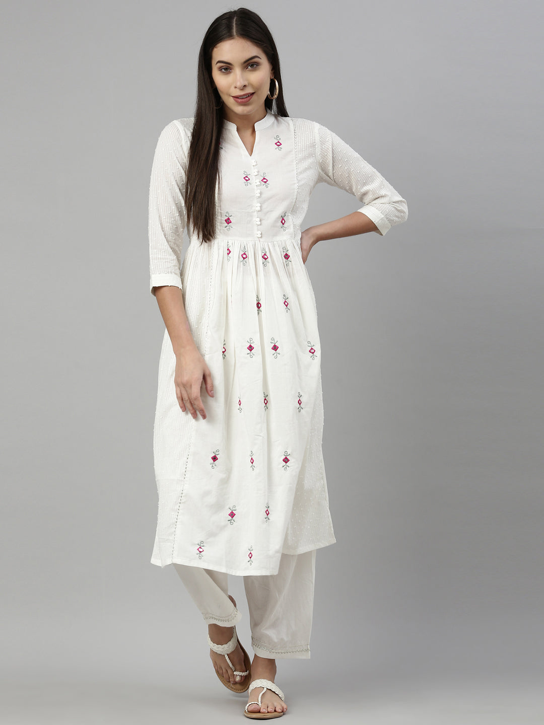 Neerus White cotton suit set - detail view 3