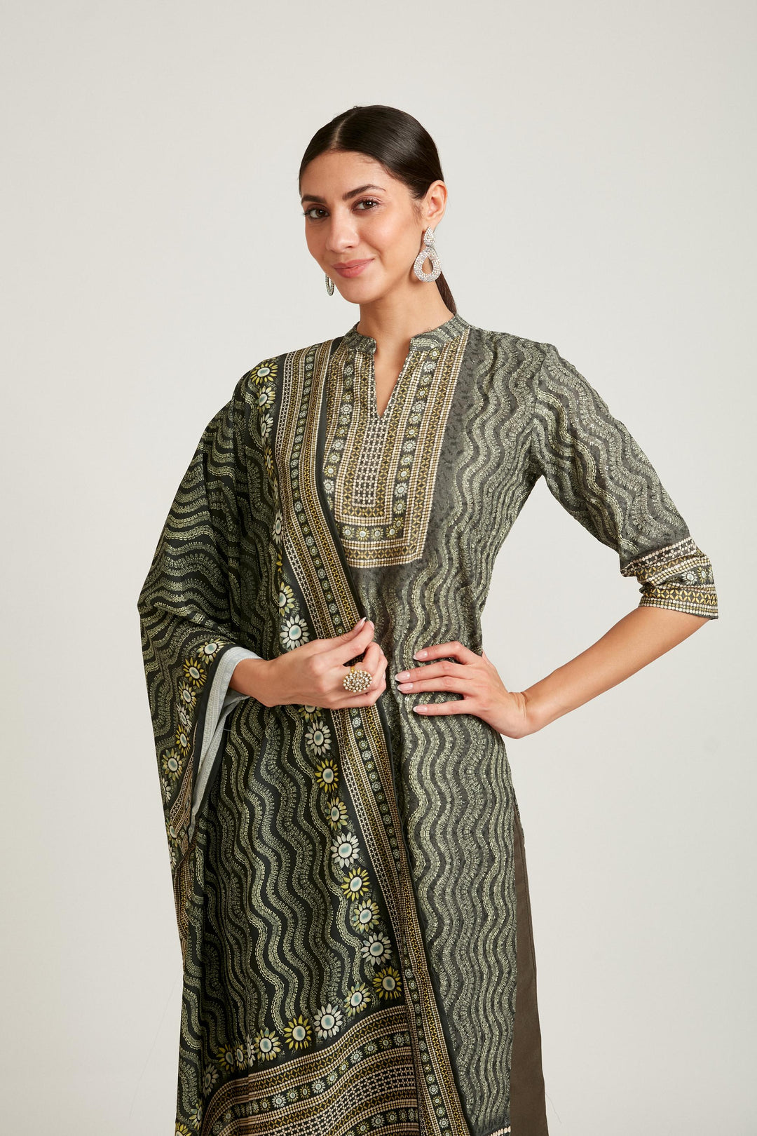Neerus Green cotton chikankari kurta set - back view