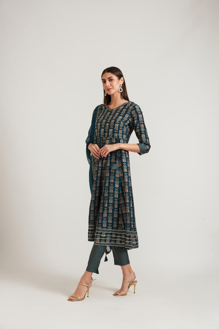 Neerus Blue modal printed suit set - detail view 2