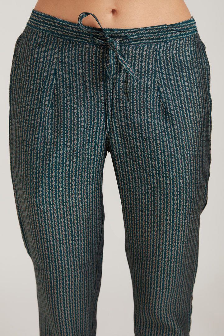 Neerus Blue modal printed suit set - detail view 5