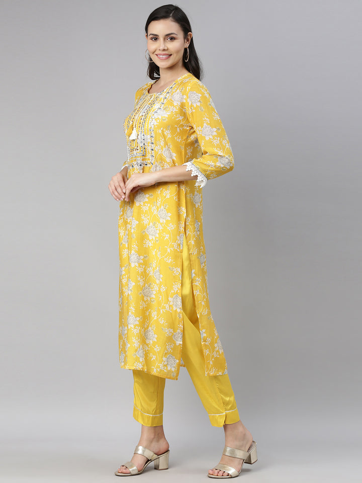 Neerus Yellow muslin solid kurta - detail view 1
