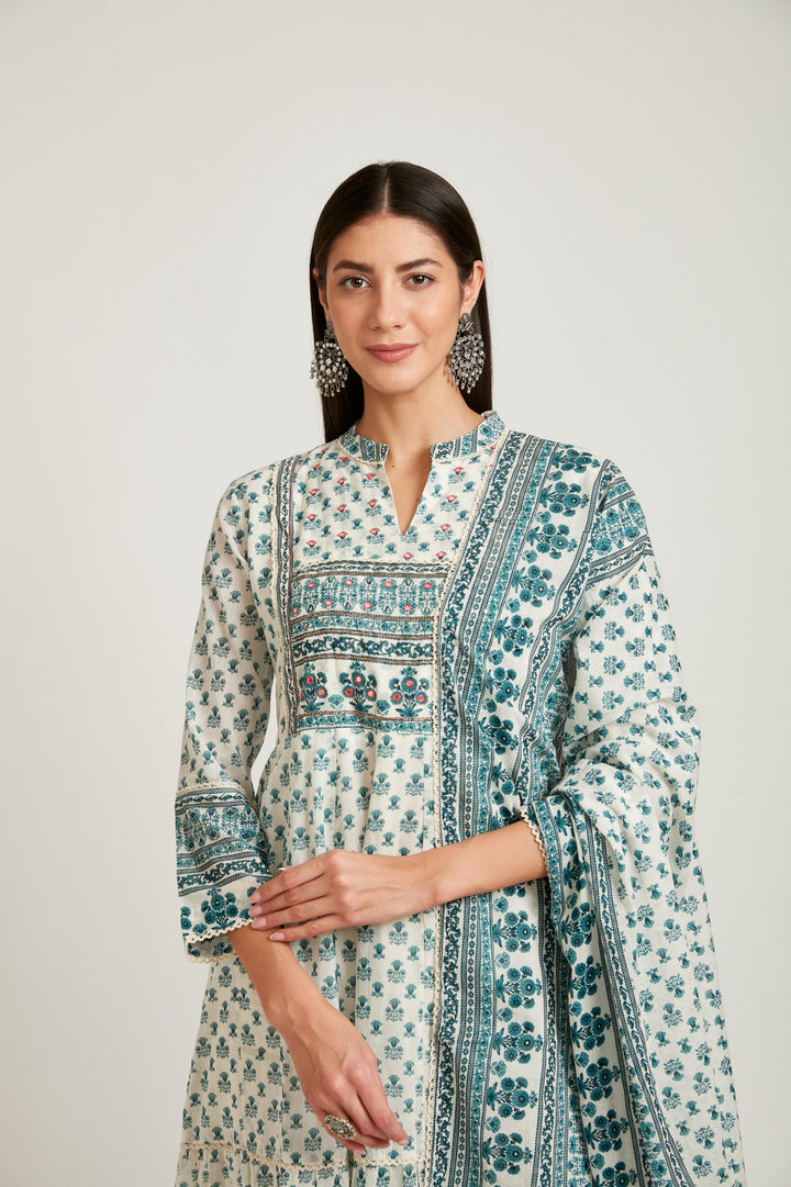 Neerus Green cotton printed kurta set with pant and dupatta - detail view 3