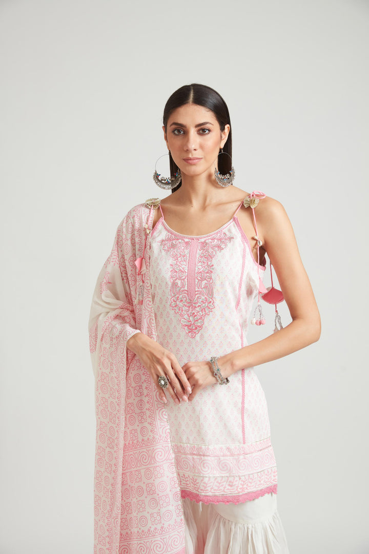 Neerus Pink jute cotton printed kurta set with sharara and dupatta - detail view 3