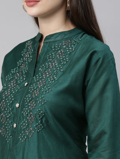 Neeru's Green Embellished Straight Kurta