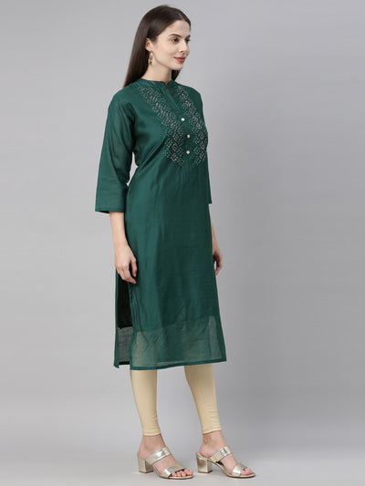 Neeru's Green Embellished Straight Kurta