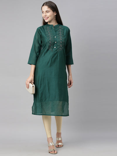 Neeru's Green Embellished Straight Kurta