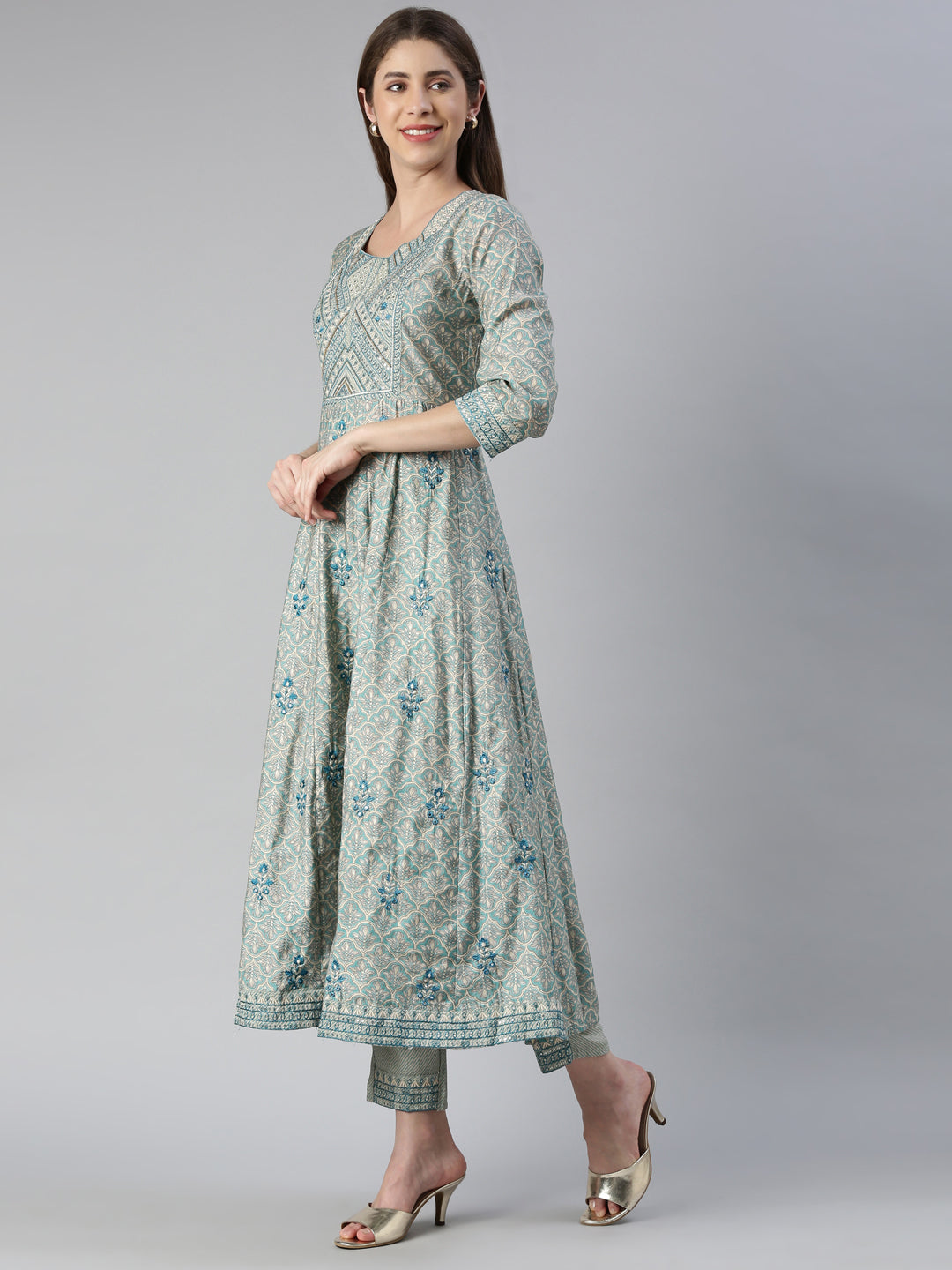 Neerus Green cotton embroidered kurta set - back view