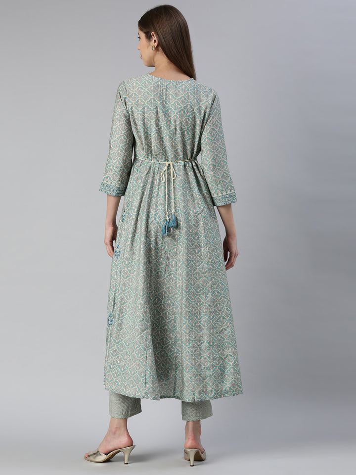 Neerus Green cotton embroidered kurta set - side view