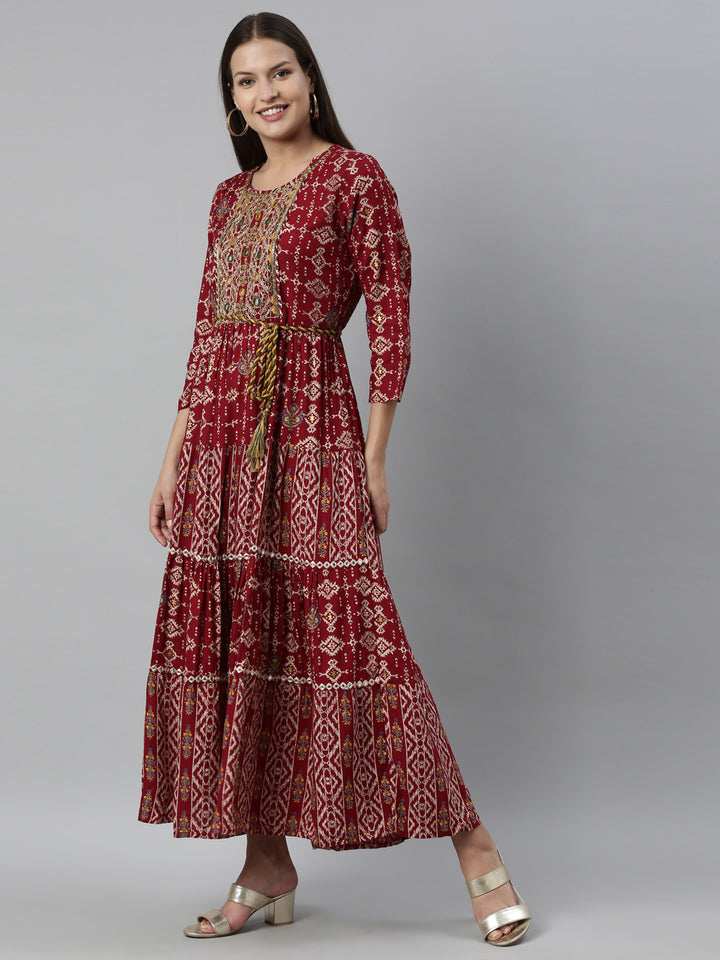 Neerus Maroon rayon straight kurta - side view