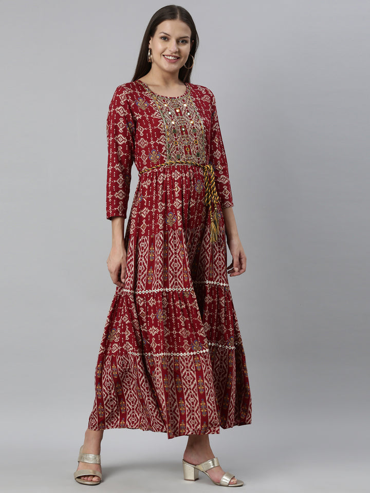 Neerus Maroon rayon straight kurta - detail view 1