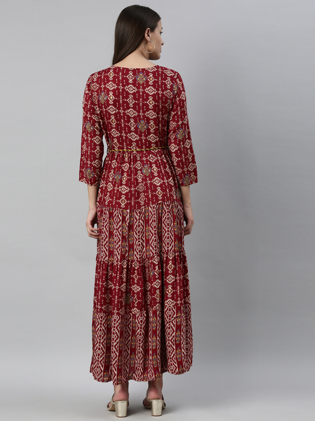 Neerus Maroon rayon straight kurta - detail view 2