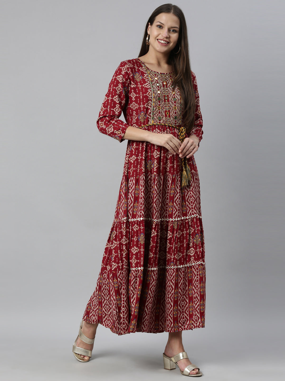 Neerus Maroon rayon straight kurta - detail view 3