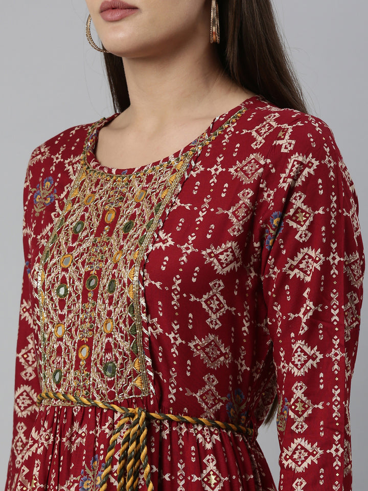 Neerus Maroon rayon straight kurta - detail view 4
