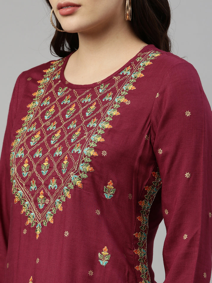 Neerus Maroon rayon solid kurta with trouser - detail view 5