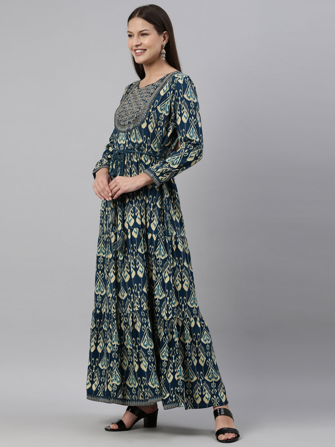 Neerus Green rayon solid kurti - side view