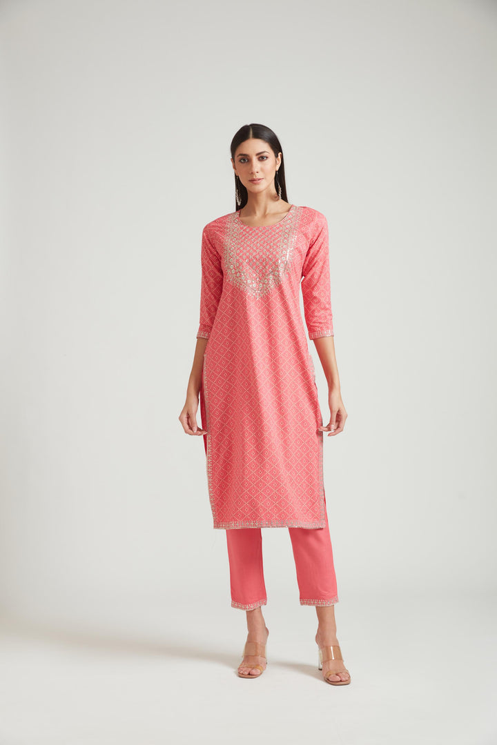 Neerus Pink cotton printed suit set - side view