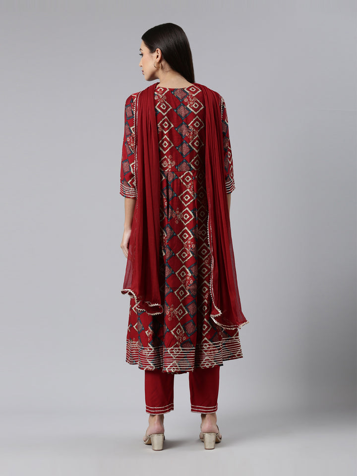 Neerus Maroon printed kurta set with trouser and dupatta - side view