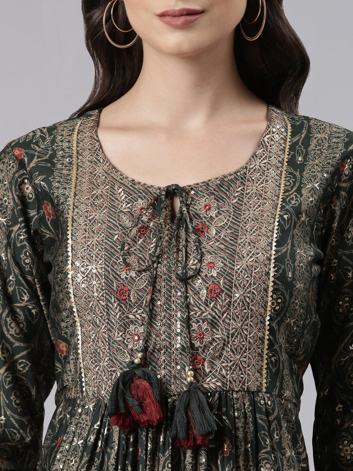 Neerus Green printed kurta set with trousers and dupatta - detail view 1