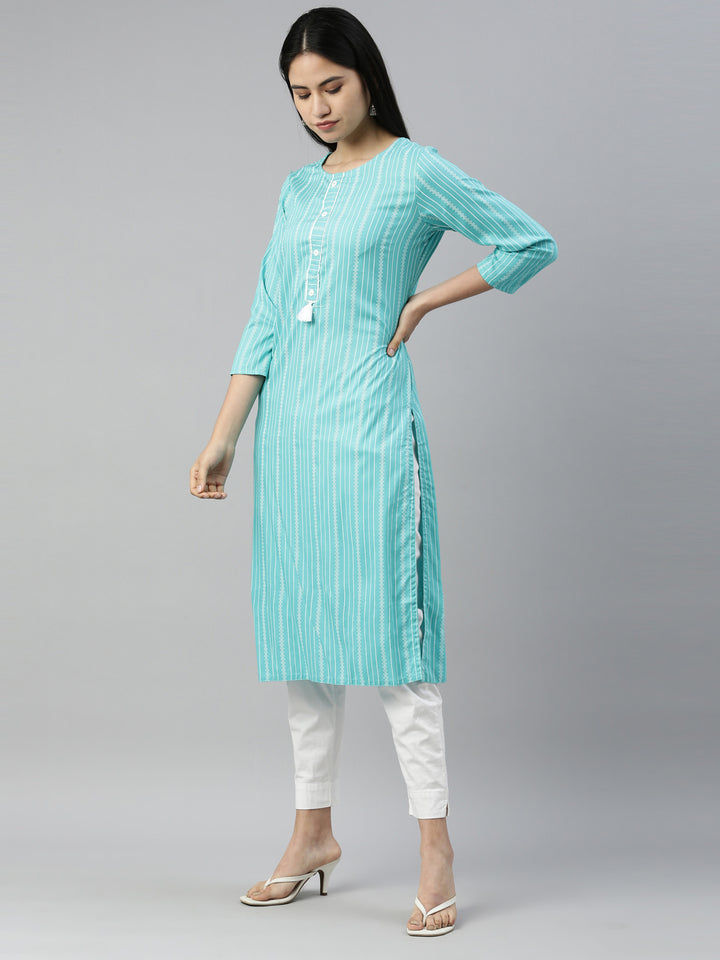 Neerus Green rayon solid kurta - back view
