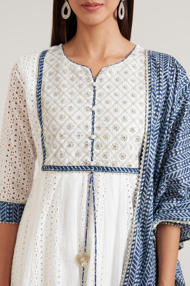 Neerus White cotton suit set - side view