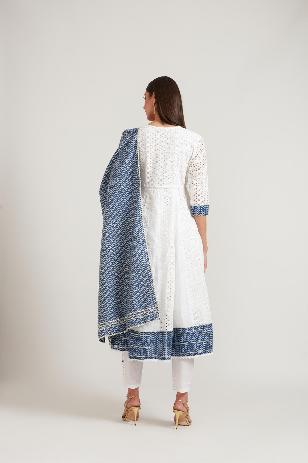 Neerus White cotton suit set - detail view 2