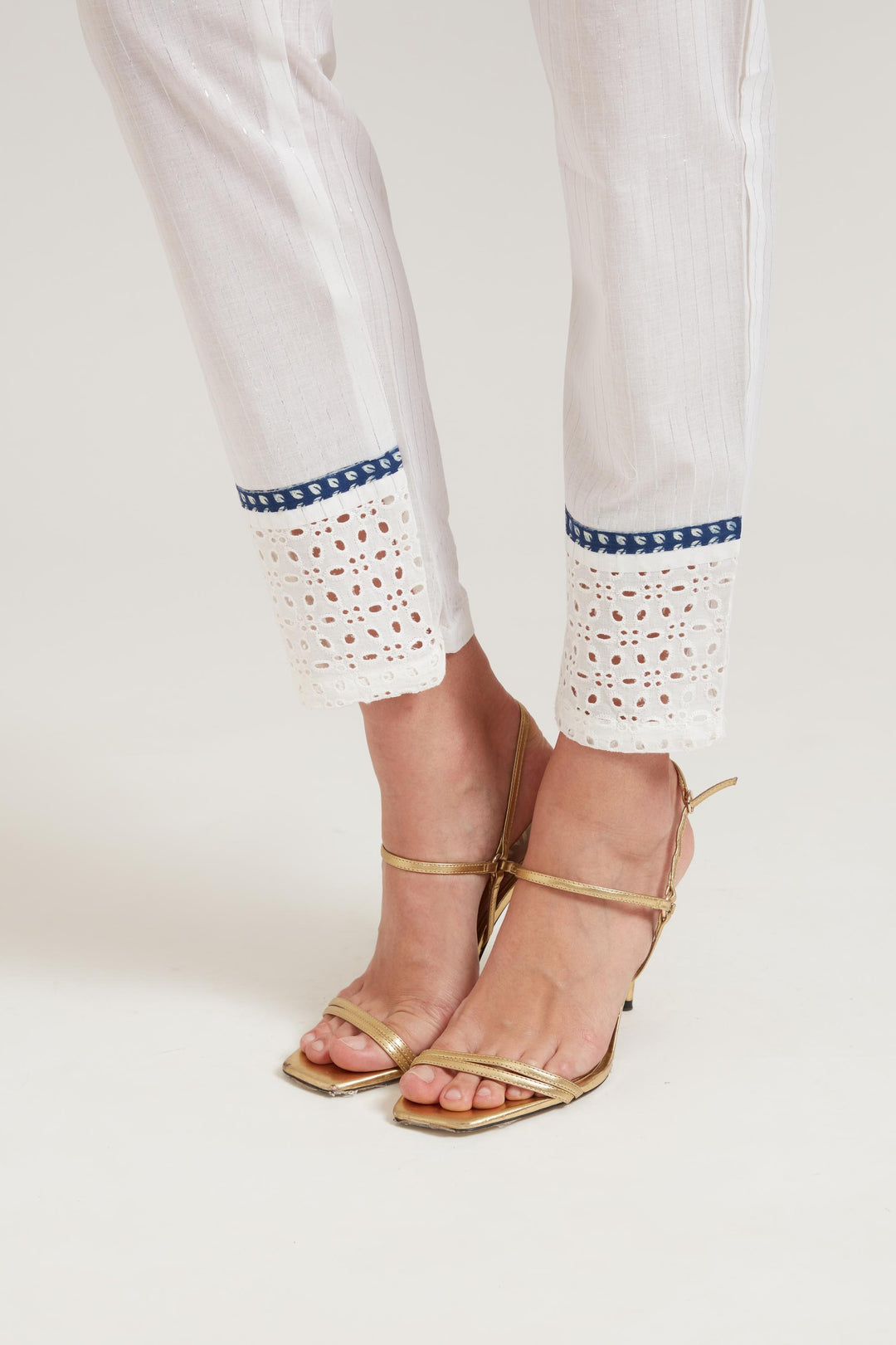 Neerus White cotton suit set - detail view 5