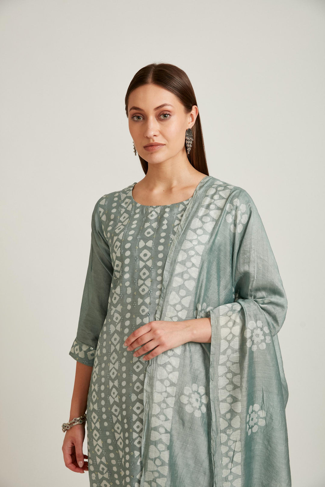 Neerus Green Chanderi straight suit set - detail view 3