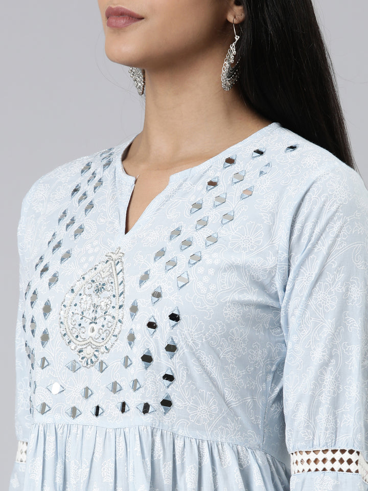 Neerus Green cotton printed straight kurti - detail view 2
