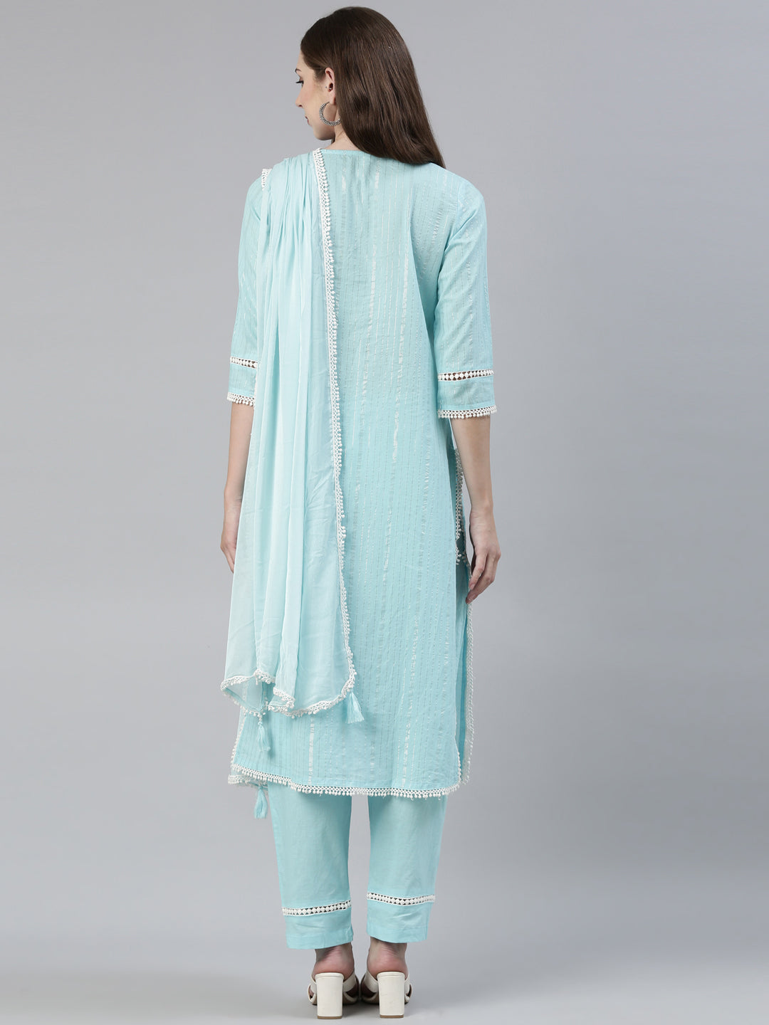 Neerus Green cotton embroidered kurta set straight silhouette - side view