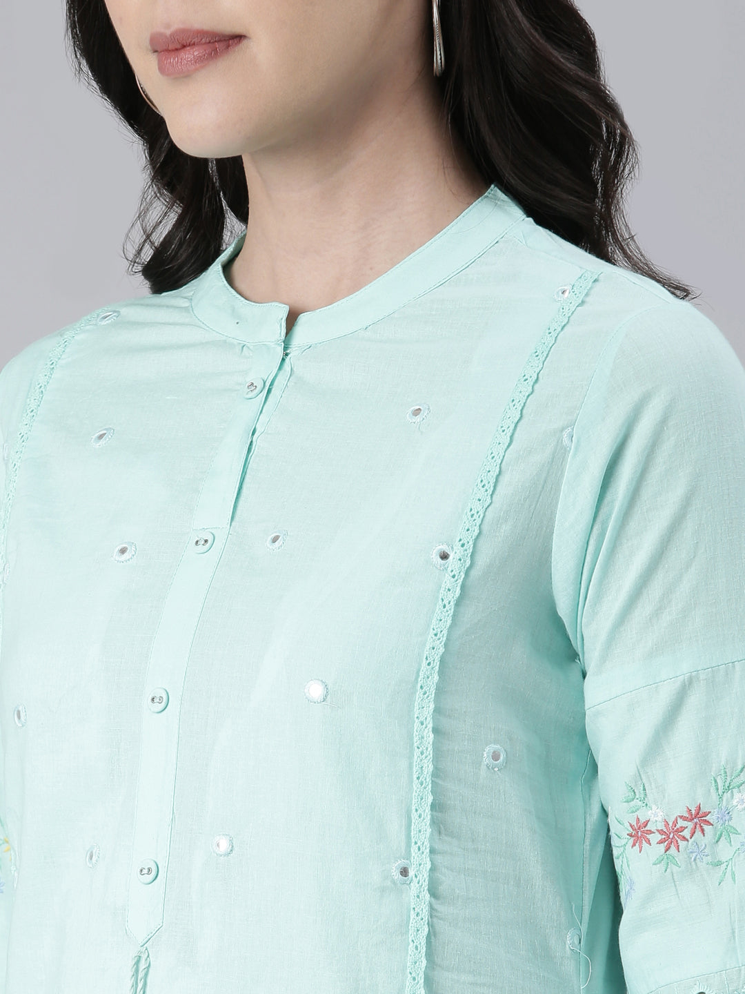 Neerus Green cotton solid straight kurta - detail view 1