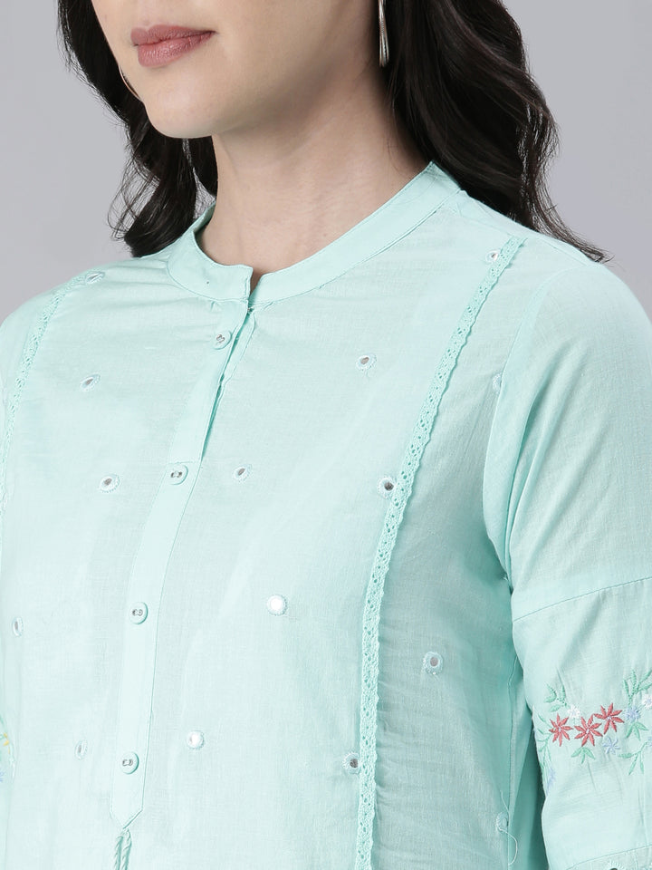 Neerus Green cotton solid straight kurta - detail view 1