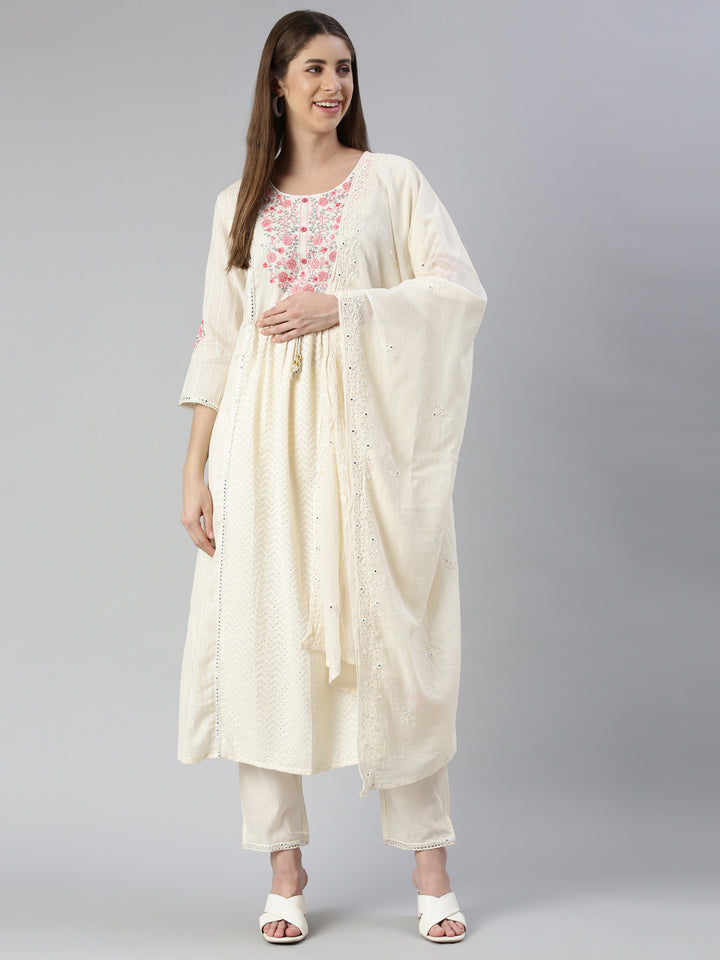 Neerus White embroidered kurta set with trouser and dupatta - detail view 2