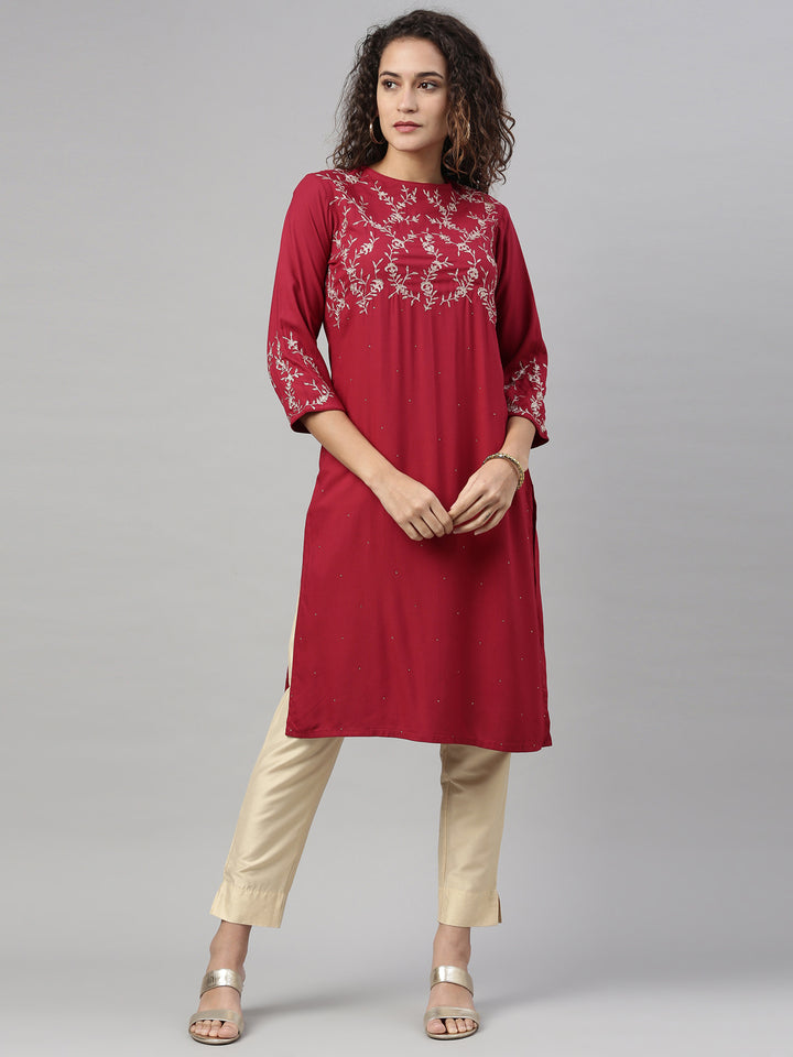 Neerus Maroon viscose rayon thread embroidered kurta - detail view 4