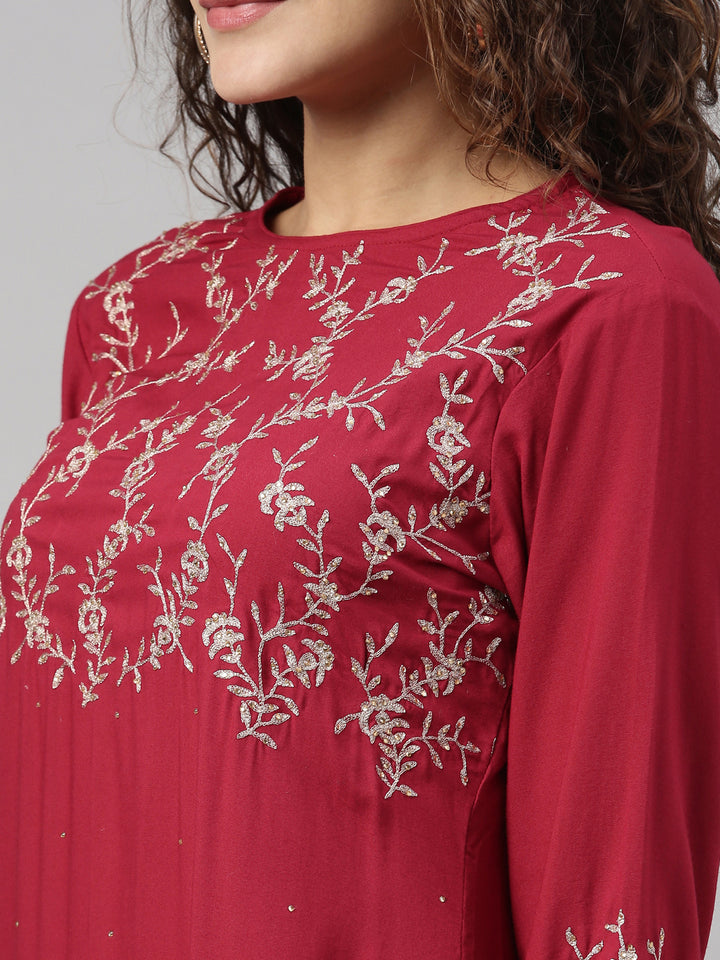 Neerus Maroon viscose rayon thread embroidered kurta - side view