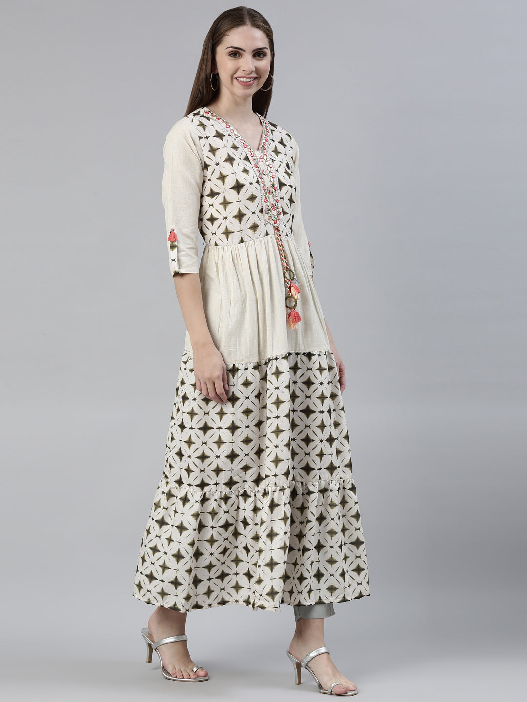 Neerus Green Straight Regular Viscose Rayon Kurtas