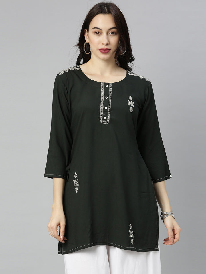 Neerus Green Zari Straight Kurti