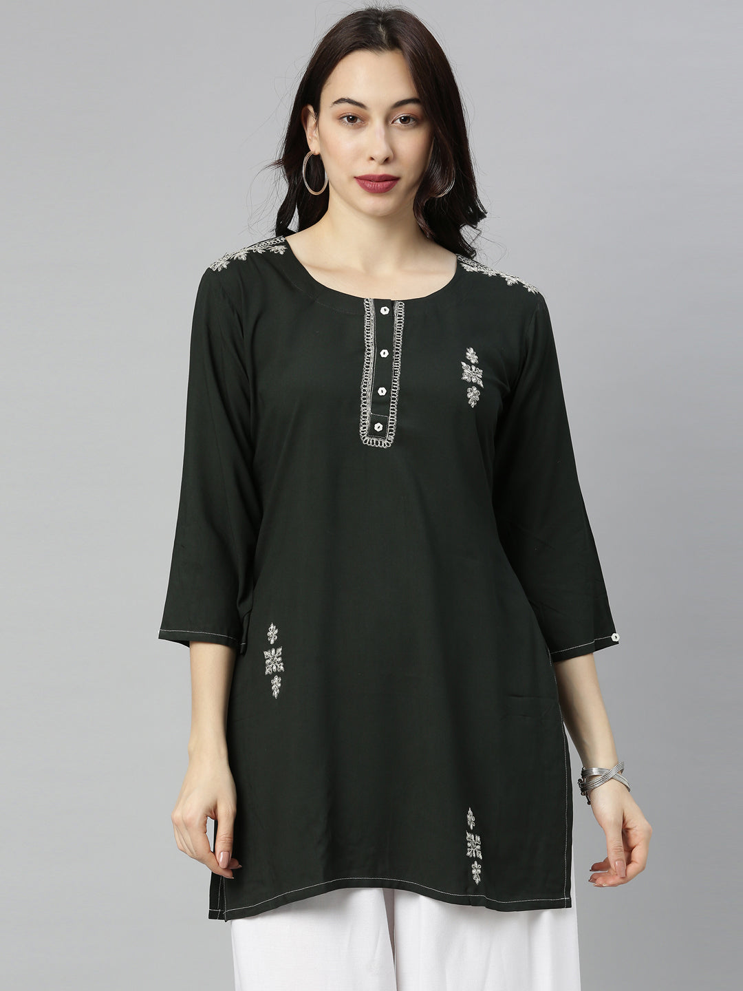Neeru's Green Zari Straight Kurti
