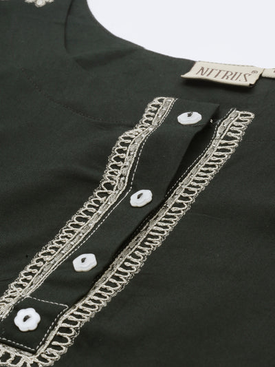 Neeru's Green Zari Straight Kurti