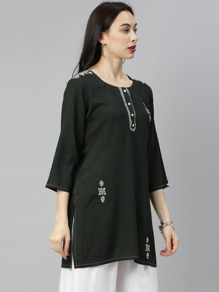 Neerus Green Zari Straight Kurti